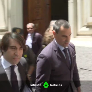 La risa del novio de Ayuso al ser preguntado sobre por qué su ático está a nombre de un empresario