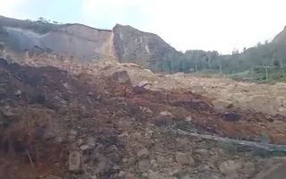 Se teme que cientos de personas hayan muerto tras un enorme deslizamiento de tierra en Papúa Nueva Guinea