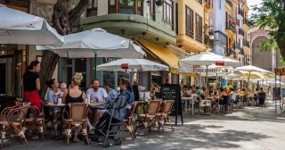 Un restaurante contrata a dos empleadas para limpiar y las despiden a un día de la apertura: “Me quedo sin trabajo por capricho vuestro”