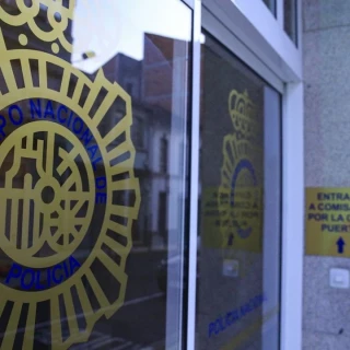 Dos padres de Lugo, detenidos por maltratar a su hija de seis años, que se agarró a la pierna del policía que acudió a rescatarla