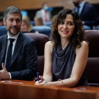 Un consejero de Ayuso dice que la vivienda protegida "deteriora" los barrios y le llueven las críticas