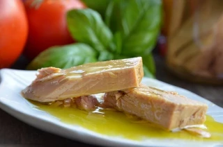 Alerta alimentaria al detectar restos de vidrio en conservas de bonito en España