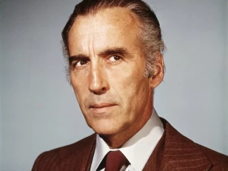 El cazador de nazis con yerno gallego: la extraordinaria vida de Christopher Lee más allá de Drácula