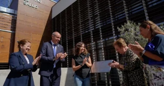 Ayuso se gasta el doble en regar las plantas de los centros de salud que en aclimatarlos con aparatos de aire acondicionado: un millón frente a 500.000 euros