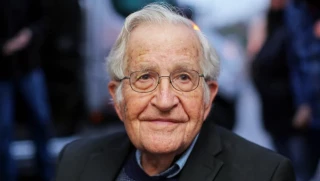 Desmienten la muerte del filósofo Noam Chomsky