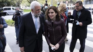 Ayuso ignora que Navarra fue un reino independiente y vuelve a cargar contra los territorios históricos