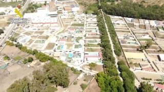 Detienen a un notario y un extrabajador del Registro de la Propiedad por ‘legalizar’ en El Zabal