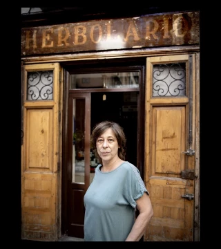 Los últimos supervivientes de Chueca: "Ahora no te puedes ni comprar unos huevos, nos echan, todo son bares y hordas de turistas que vienen a beber"