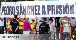 La extrema derecha invade los juzgados por la declaración de Begoña Gómez y se salta la prohibición de grabar en su interior