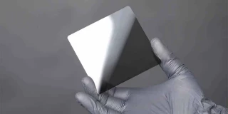 Cerabyte empezará la comercialización en EE.UU. de su sistema de almacenamiento en vidrio con una durabilidad de 5.000 años