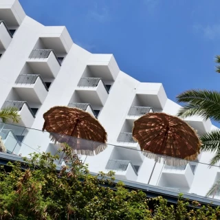 Historias de jefes que molestan a sus empleados en vacaciones: "un mail a las 3 a.m. un sábado" o "manda una foto a ver dónde estás"