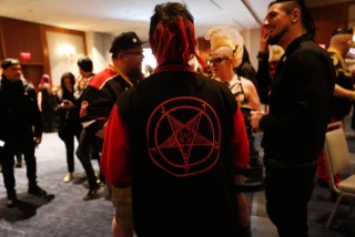 Cuando el Partido Republicano obliga a la religión en las escuelas, el Templo Satánico cumple (Eng)