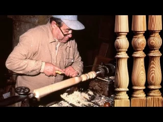 Torneado de un balaustre de madera para una barandilla por un veterano tornero artesanal