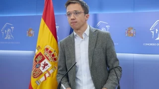 Sumar cesa a la jefa de gabinete de Errejón tras prestarle su coche para huir de la prensa en el escándalo por los abusos