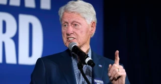 Bill Clinton justifica los asesinatos masivos de palestinos en un discurso racista en Michigan [EN]
