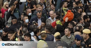 El sindicato de Vox ofrece sus servicios jurídicos a quienes patearon un coche de la comitiva de Pedro Sánchez