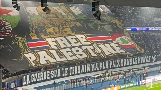 PSG-Atletico: el tifo "Free Palestine" de los hinchas parisinos
