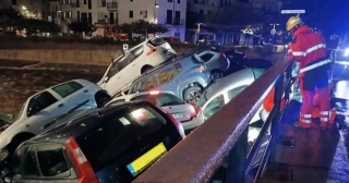 Nuevas tormentas inundan Cadaqués: una riada arrastra a una treintena de coches