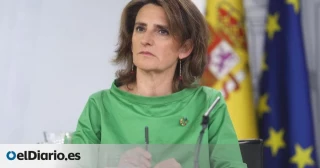 Mazón difunde un SMS para intentar embarrar a Teresa Ribera después de que contase que le costó cuatro llamadas localizarle la tarde de la DANA