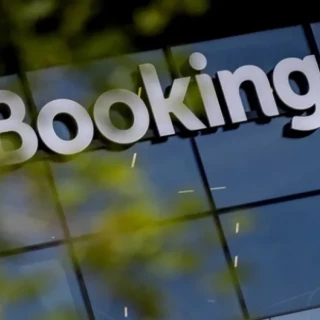 Booking se niega a devolver el dinero a la gente que tuvo que cancelar reservas por la DANA