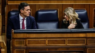 El PSOE y Sumar pactan un IVA del 21% a los pisos turísticos y más impuestos a las empresas de inversión inmobiliaria