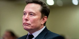 La IA de Elon Musk se vuelve contra él y le tacha de 'uno de los mayores difusores de desinformación en X' [EN]