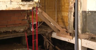 Les dicen a los vecinos afectados por la DANA que el forjado de su finca se hunde pero que pueden volver a su casa en este estado