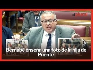 Bernabé (PP) enseña una foto de la hija de Puente y este responde: "Tenga cuidado..."