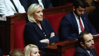 Le Pen hará caer al Gobierno de Francia con su apoyo a la moción de censura de la izquierda
