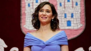 Ayuso y su novio no aclaran nada sobre sus vacaciones en Croacia y Grecia después del "pelotazo" millonario de las mascarillas de González Amador