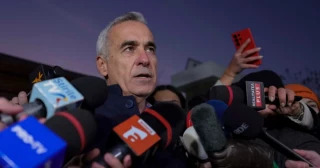 El ganador de la primera vuelta de las presidenciales en Rumanía califica de "golpe de Estado" la anulación del sufragio(Rumano)