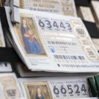 Revelan un oscuro vínculo entre la dueña de Doña Manolita y la Fundación Francisco Franco