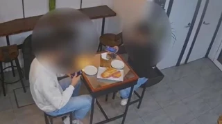 Un poco de malafollá y bastante mortadela: la ocurrente venganza de un hostelero sevillano contra los influencers que quieren comer gratis