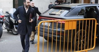 Aldama llega a declarar al Supremo acompañado por el líder de Desokupa