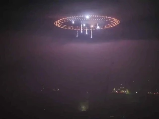 Espectáculo de fuegos artificiales con drones en China