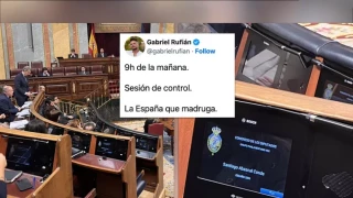 Gabriel Rufián muestra el escaño de Abascal vacío a las 9 de la mañana y el líder de Vox le da la razón de forma involuntaria al responderle... a mediodía