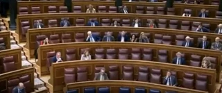 Feijóo y los diputados del PP abandonan un pleno sobre la DANA para asistir a su fiesta navideña