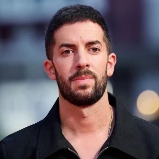 Multa de 5.000 euros a un programa de Broncano por definir a los 'coach' como "vendehumos"