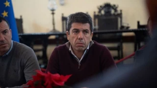 Del "almuerzo de trabajo" a "una reunión para ofrecer À Punt como líder del PP": las seis versiones de Mazón sobre por qué estaba incomunicado en plena DANA