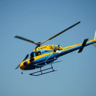 Ni Google Maps ni Waze: esta app dice avisar de dónde están los helicópteros Pegasus de la DGT que multan