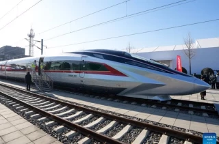 China presenta nuevos trenes bala que alcanzan 450 km/hora