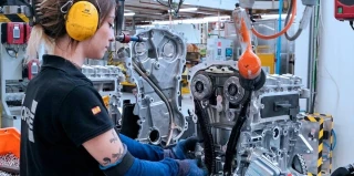 Los jóvenes duplican las bajas médicas de los mayores de 55 años