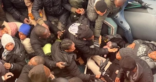 La imagen de un recién nacido en un cayuco hacia Canarias que ha dado la vuelta al mundo: “Apenas tenía 10 minutos de vida”