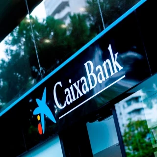 Les duplican la tarjeta y se pulen 1.300 euros y Caixabank "pasa" de devolverles el dinero pese a la denuncia