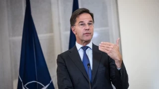 Rutte pide que se recorte "una pequeña fracción" del presupuesto de sanidad o pensiones para invertir más en defensa