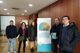 Los inmigrantes aportan al Estado un 70% más de lo que perciben y un 30% más que los nacidos en España