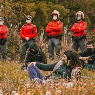 20 años de cárcel y 56.000 euros por participar en una acampada para paralizar las obras de Aroztegia