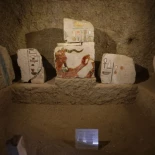 Arqueólogos descubren bloques intrincadamente decorados del templo de Hatshepsut en Egipto (ENG)