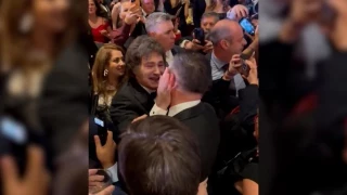 Así fue el efusivo reencuentro de Abascal y Milei en la cena hispana de la investidura de Trump: "Santiago, amigo, que lindo verte"