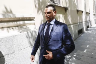 El novio de Ayuso pide por otra vez suspender su cita judicial por un viaje programado